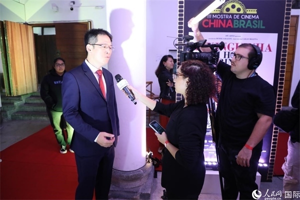 第三屆中國－巴西電影展主辦方巴西康橋博智文化傳媒公司總經(jīng)理陳翔廣在接受媒體采訪時表示，希望通過中巴電影展這個平臺促進兩國文化交流，把更多的中國影視作品引進巴西。人民網(wǎng)記者 陳一鳴攝