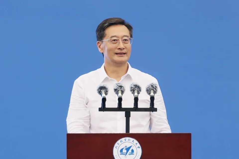 中國工程院院士、北京航空航天大學校長王云鵬在2024級新生開學典禮上講話。校方供圖