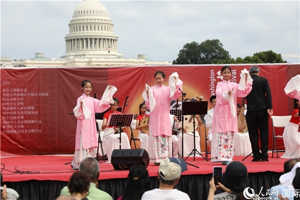 2、在華盛頓中國(guó)文化節(jié)活動(dòng)上，還進(jìn)行了豐富多樣的中國(guó)文化演出。 人民網(wǎng)記者 李志偉攝