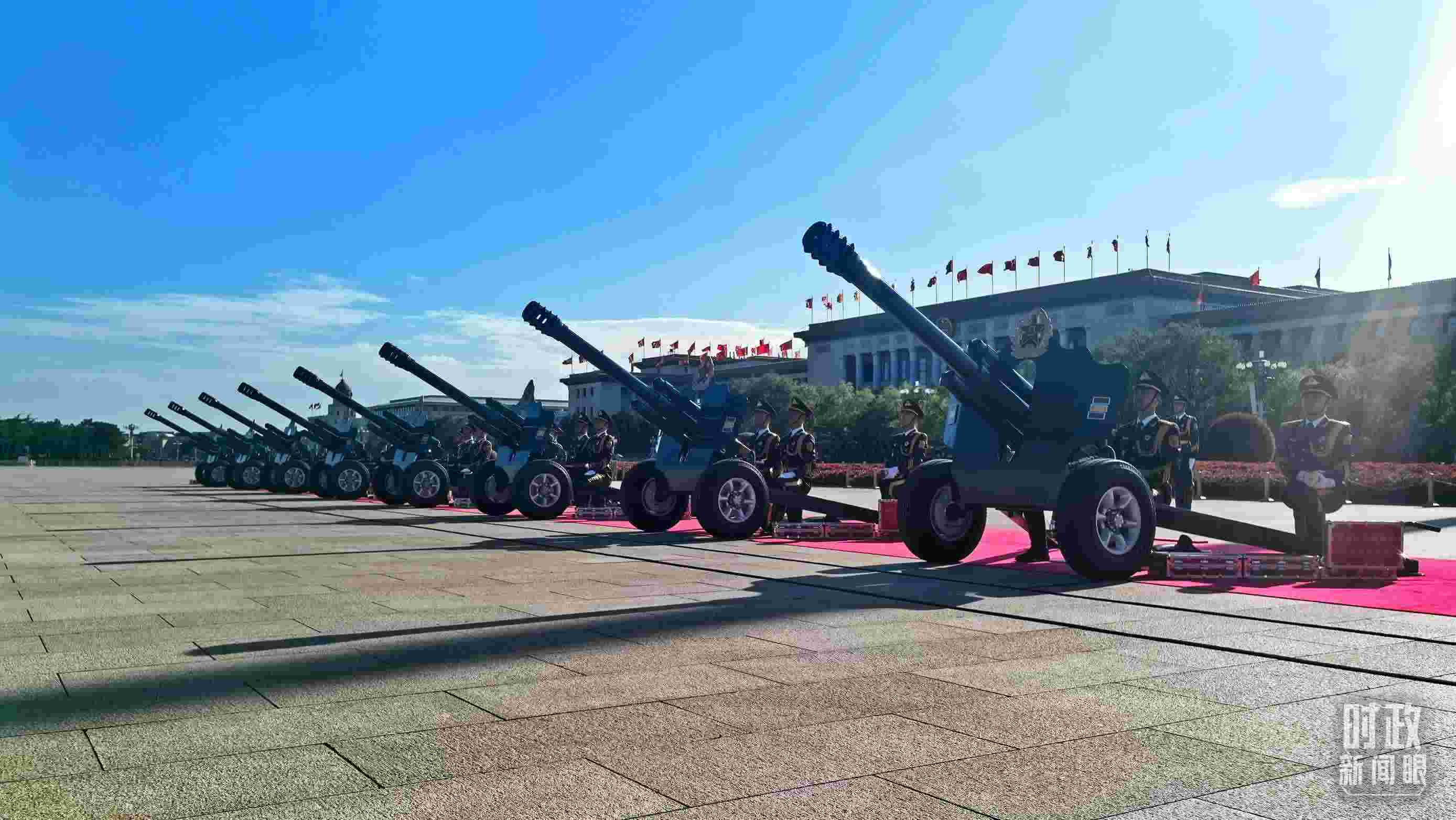 △天安門(mén)廣場(chǎng)的禮炮。（總臺(tái)央視記者王子杭拍攝）