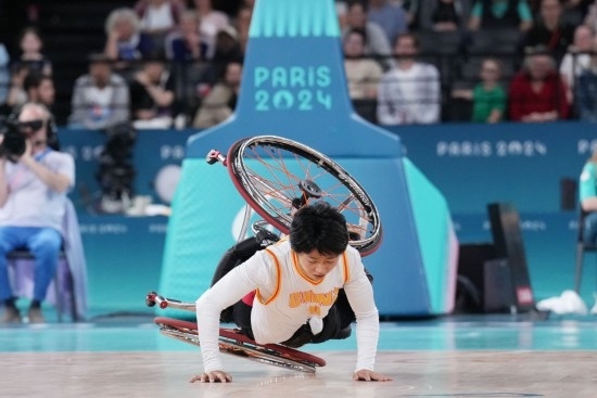 巴黎殘奧會｜“撞車、摔倒，我們都習(xí)慣了”