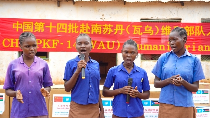 動(dòng)聽的歌聲歡迎中國(guó)官兵。王軍杰攝