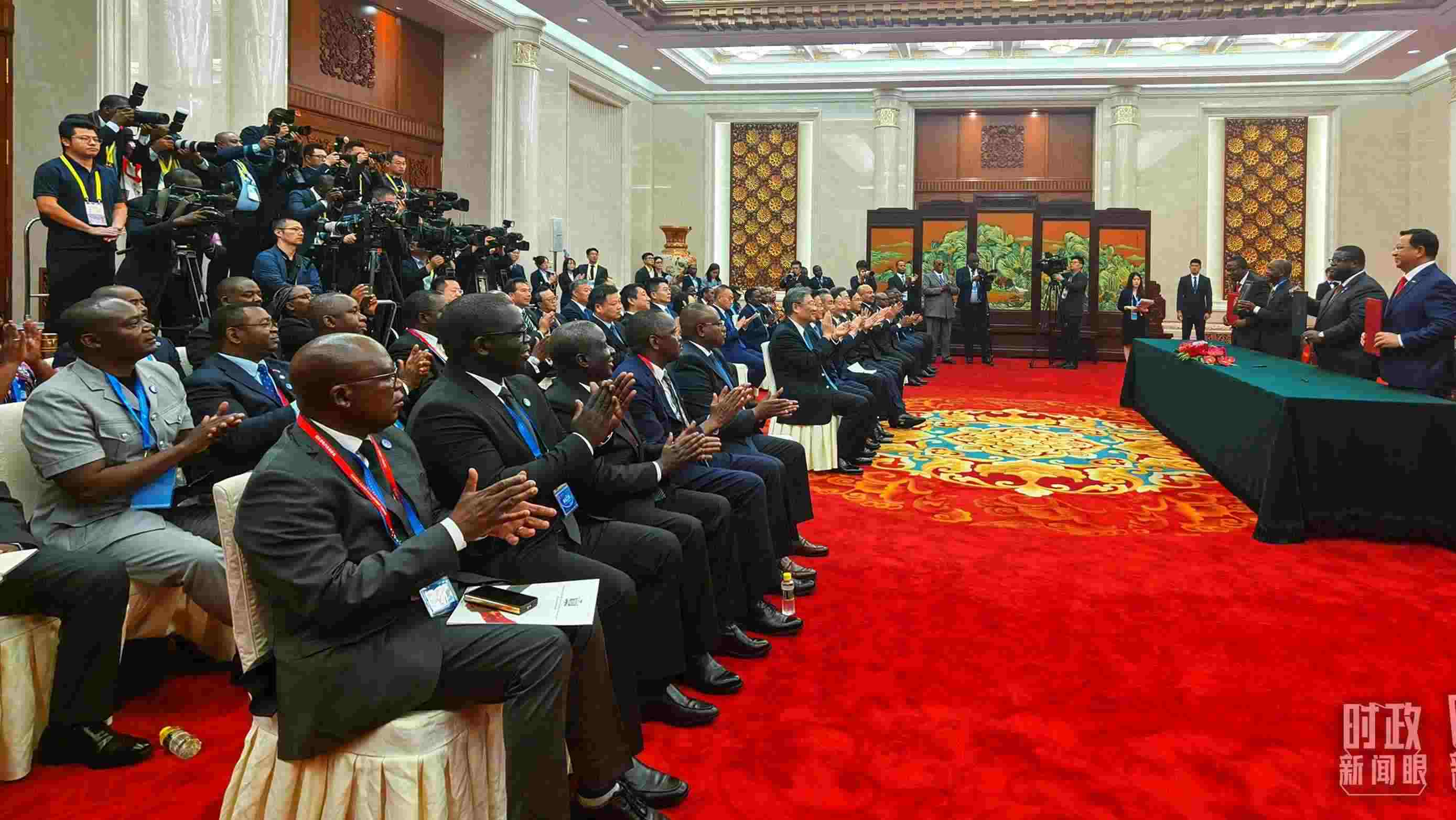 《坦贊鐵路激活項目諒解備忘錄》簽署現(xiàn)場。（總臺央視記者曹亞星拍攝）