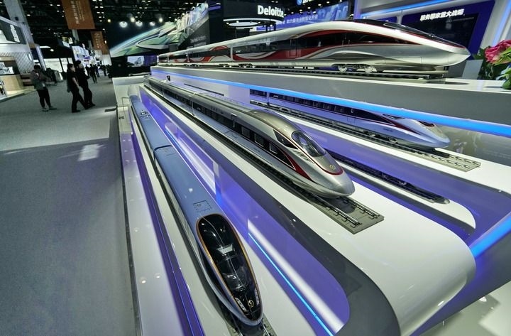 2024年9月11日拍攝的國家會(huì)議中心會(huì)場內(nèi)的展臺(tái)。新華社記者 李欣 攝