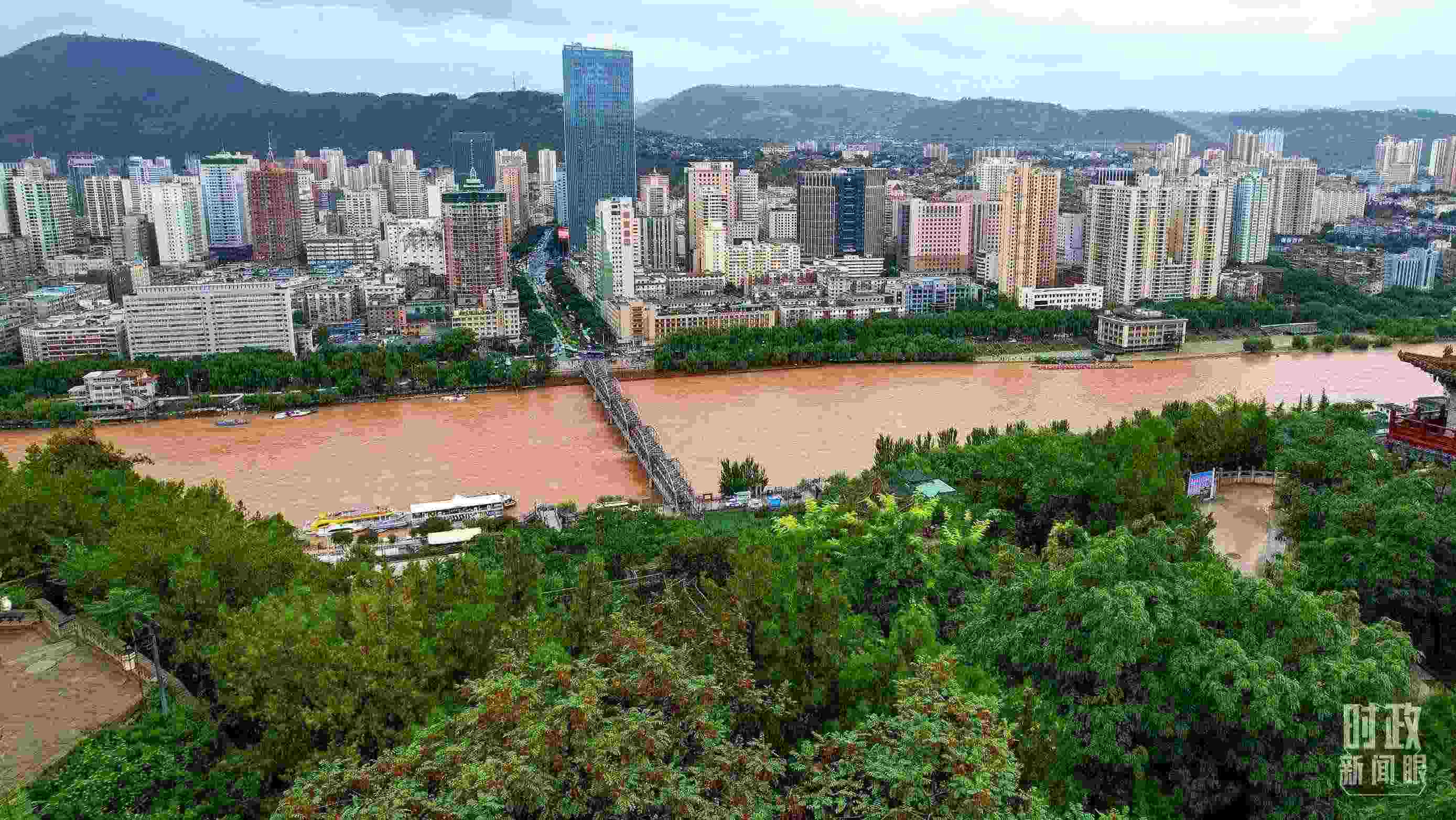 △黃河蘭州中山橋段。（總臺記者馬凌峰拍攝）