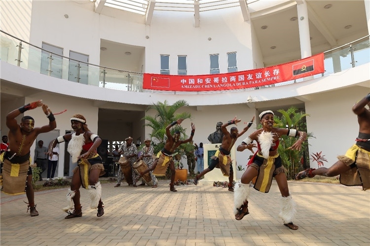 安哥拉民族舞。內(nèi)圖大學(xué)孔子學(xué)院供圖