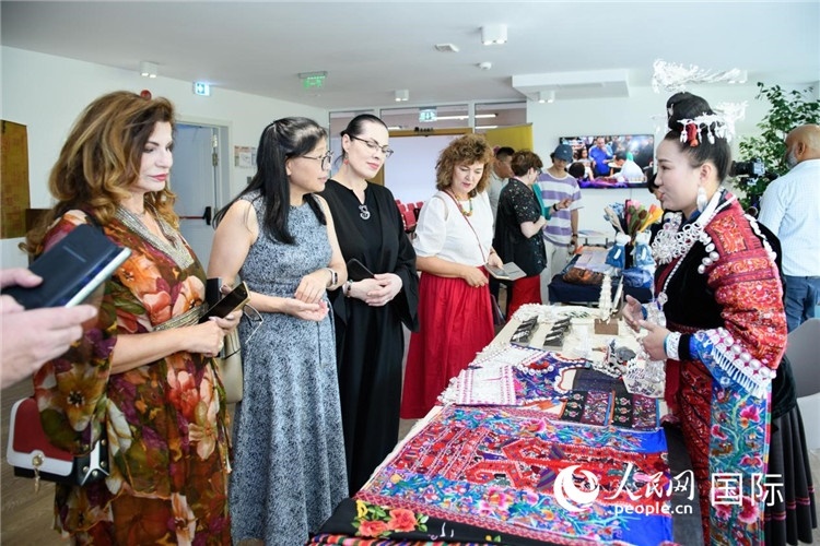 苗族銀器展示。傅永山攝