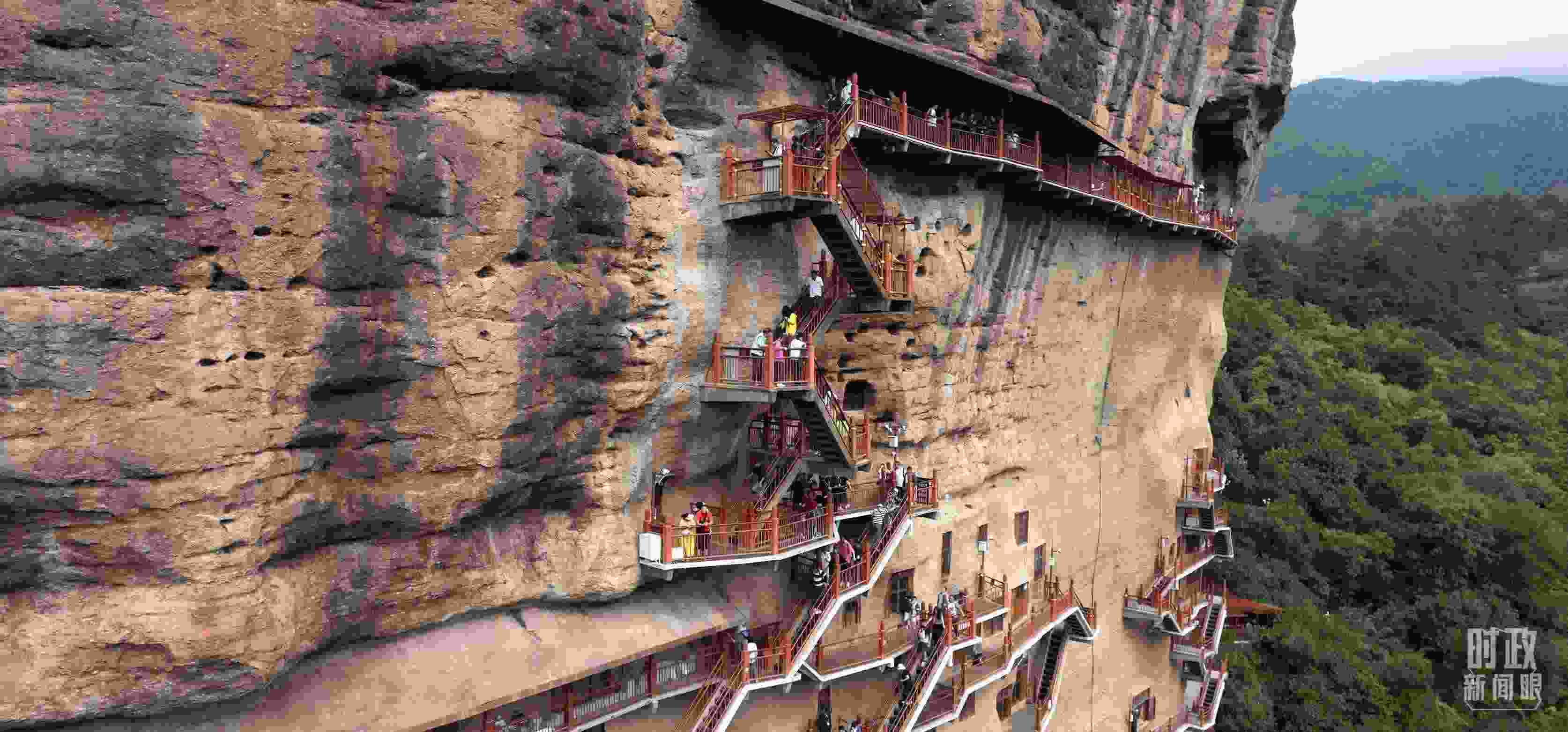 △麥積山石窟是國家5A級旅游景區(qū)，2024年上半年累計(jì)接待游客57萬人。（總臺國廣記者李晉拍攝）