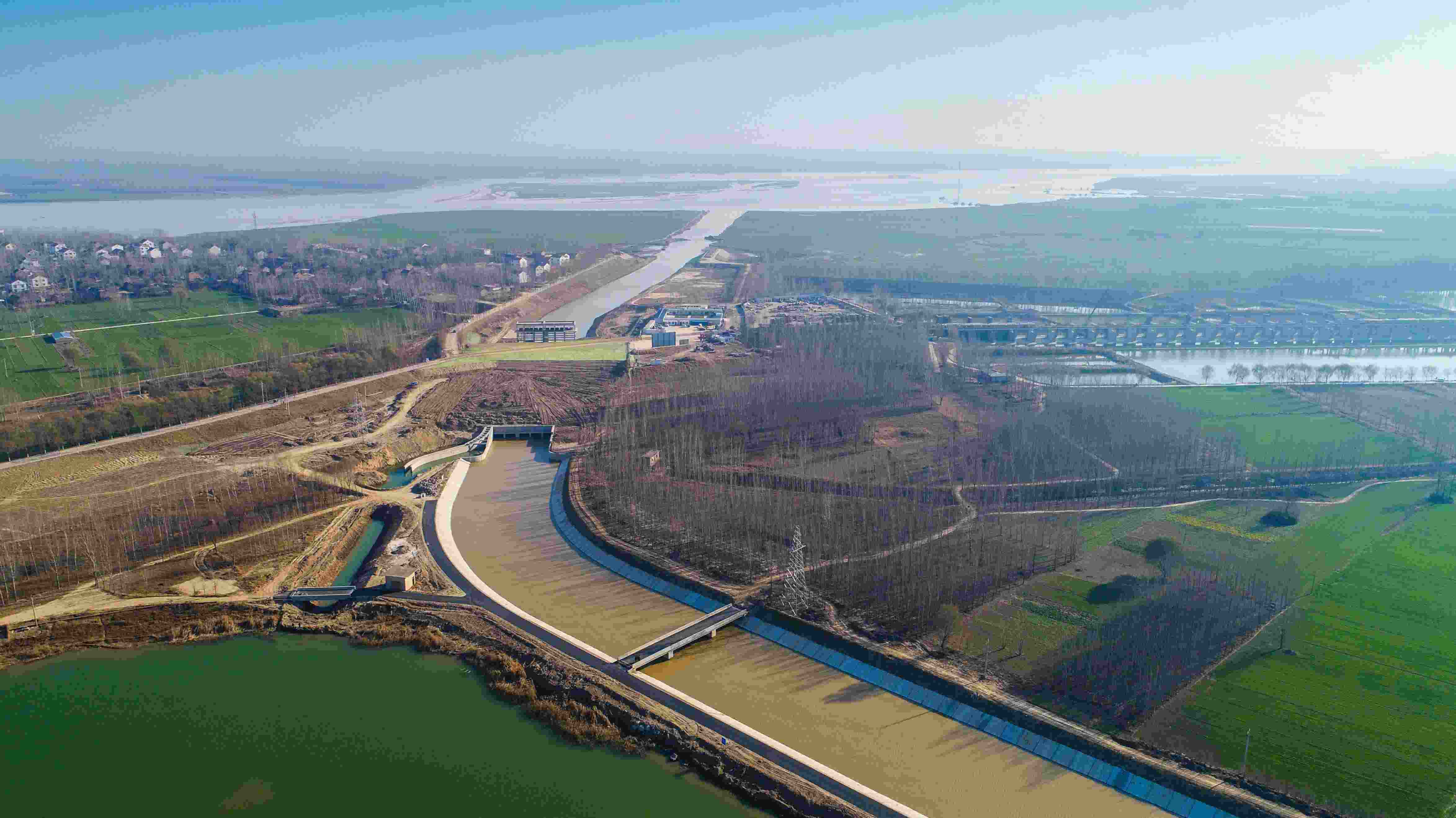 實施引黃入冀調(diào)水，助力華北地下水超采綜合治理和白洋淀生態(tài)環(huán)境修復(fù)。水利部水資源局供圖