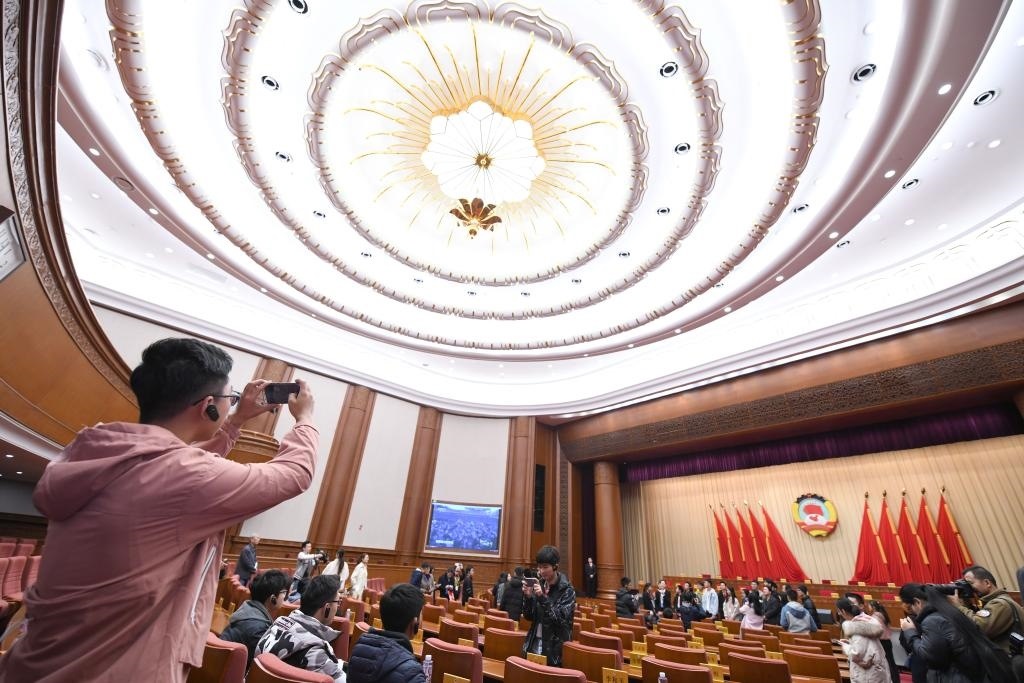 2019年11月16日，全國(guó)政協(xié)機(jī)關(guān)舉辦第一次公眾開放日活動(dòng)，約200名高校師生、街道工作人員、退休干部、居民代表等參加。新華社記者 岳月偉 攝