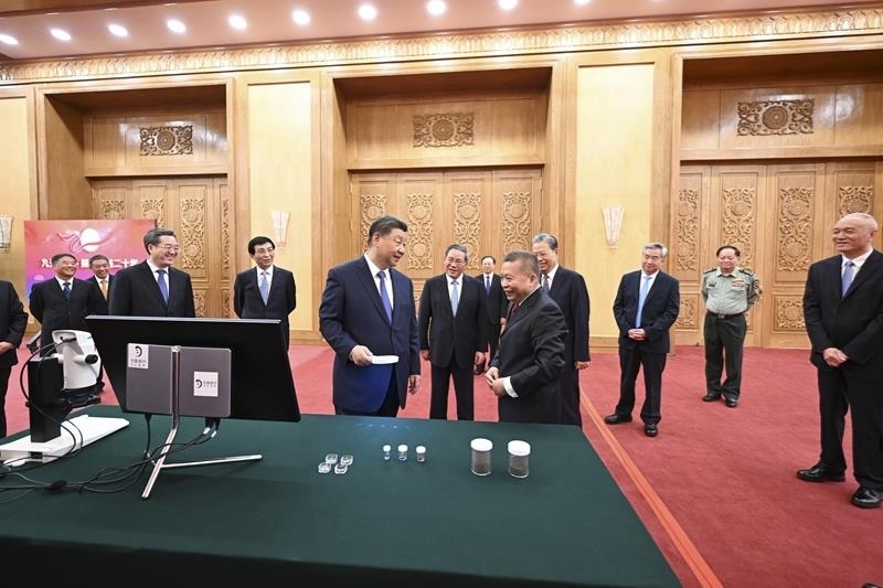 △2024年9月23日，習(xí)近平總書(shū)記等參觀月球樣品和探月工程成果展覽。