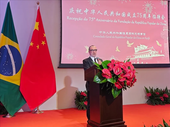 巴西外交部駐東北部地區(qū)辦公室主任德寶拉大使在招待會(huì)上致辭。 中國駐累西腓總領(lǐng)館供圖