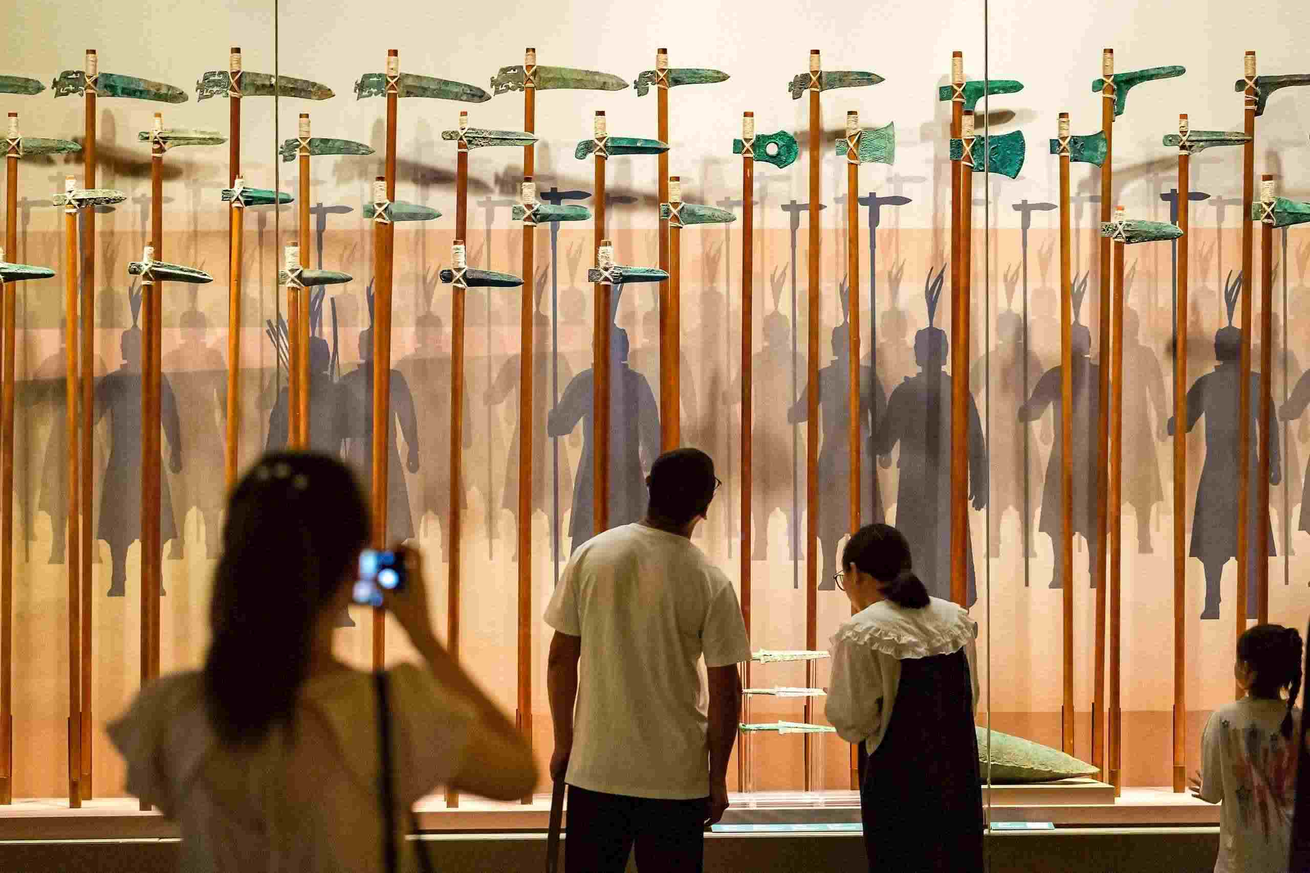 △2024年8月25日，游客在河南省安陽(yáng)市殷墟博物館參觀。