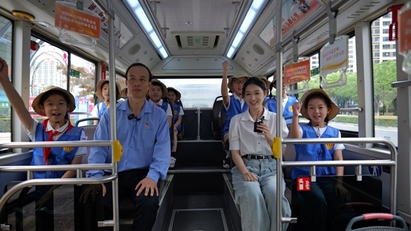 江蘇省太倉(cāng)市總工會(huì)舉行“坐上勞?！畬＞€’跟著榜樣看太倉(cāng)”直播活動(dòng)。江蘇省總工會(huì)供圖