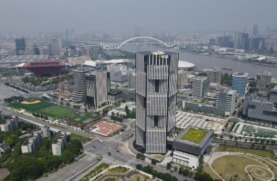 位于中國上海浦東新區(qū)世博園區(qū)的金磚國家新開發(fā)銀行總部大樓（2022年6月17日攝，無人機(jī)照片）。新華社記者方喆攝