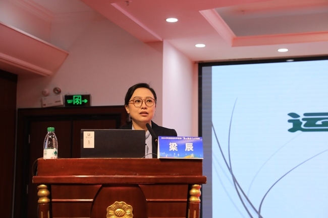 國(guó)家體育總局運(yùn)動(dòng)醫(yī)學(xué)研究所醫(yī)務(wù)監(jiān)督中心副主任、中國(guó)體育科學(xué)學(xué)會(huì)運(yùn)動(dòng)醫(yī)學(xué)分會(huì)副秘書(shū)長(zhǎng)梁辰授課。主辦方供圖