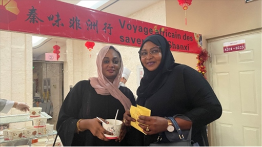 陜西涼皮+清真肉夾饃受到乍得友人歡迎。主辦方供圖