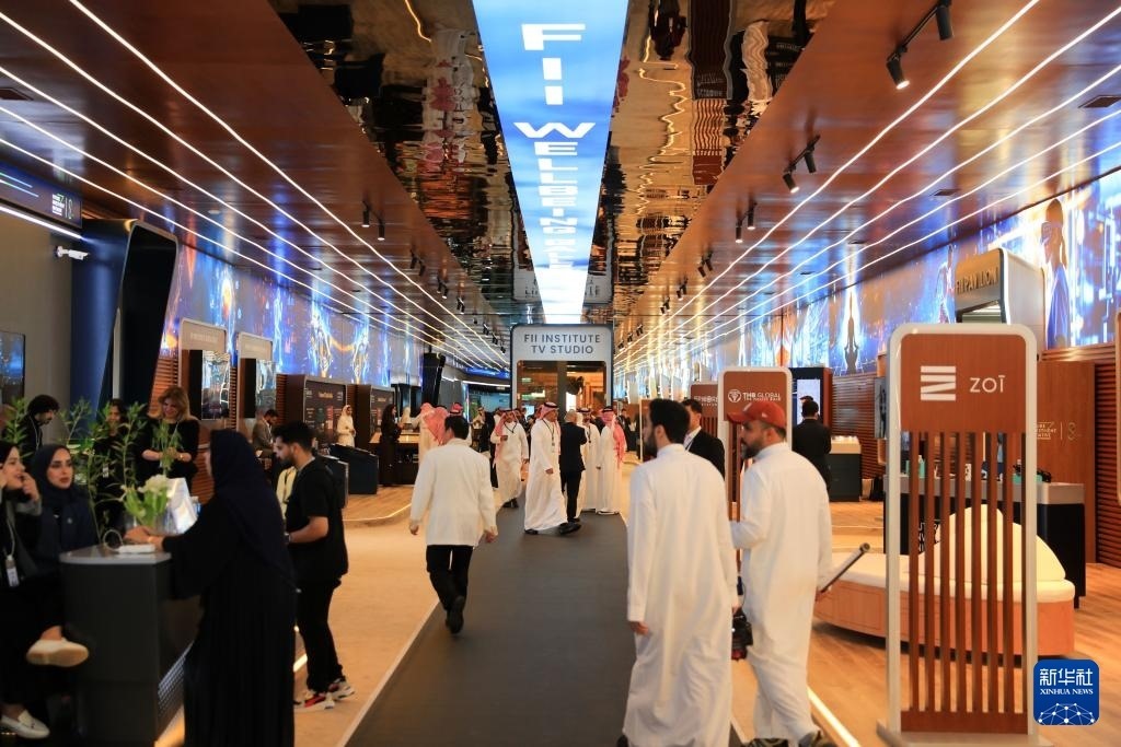 10月31日，在沙特阿拉伯首都利雅得，人們參加第八屆沙特“未來投資倡議”大會。新華社記者 隋先凱 攝