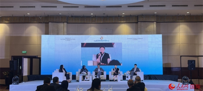 “企業(yè)對中國東盟互聯(lián)互通的責(zé)任與貢獻(xiàn)”分議題討論現(xiàn)場。人民網(wǎng)記者 曹師韻攝