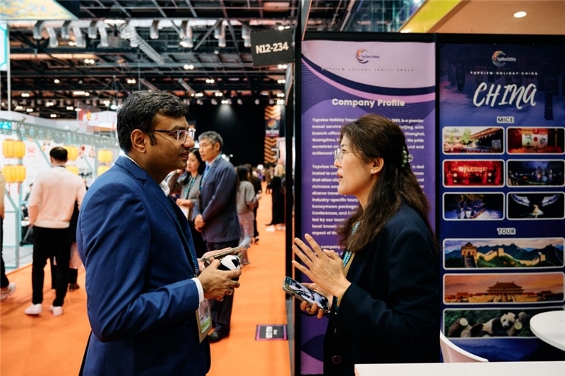 “中國館”展區(qū)現(xiàn)場洽談。 楊浩鵬攝