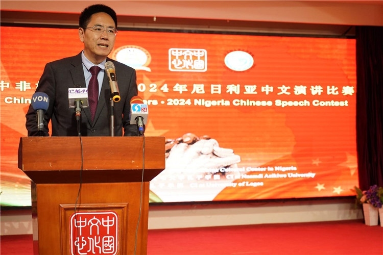 中國駐尼日利亞大使館文化參贊兼尼日利亞中國文化中心主任楊建興致辭。尼日利亞中國文化中心供圖