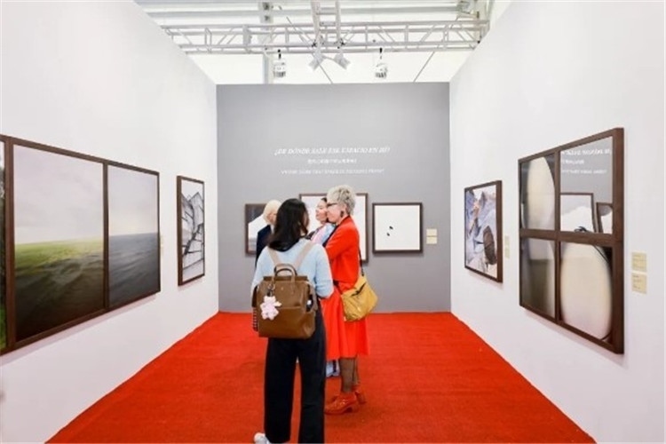 “我內(nèi)心的那個空從哪里來？從波濤、云朵和勇氣”西岸藝博會展覽現(xiàn)場 圖片由主辦方提供