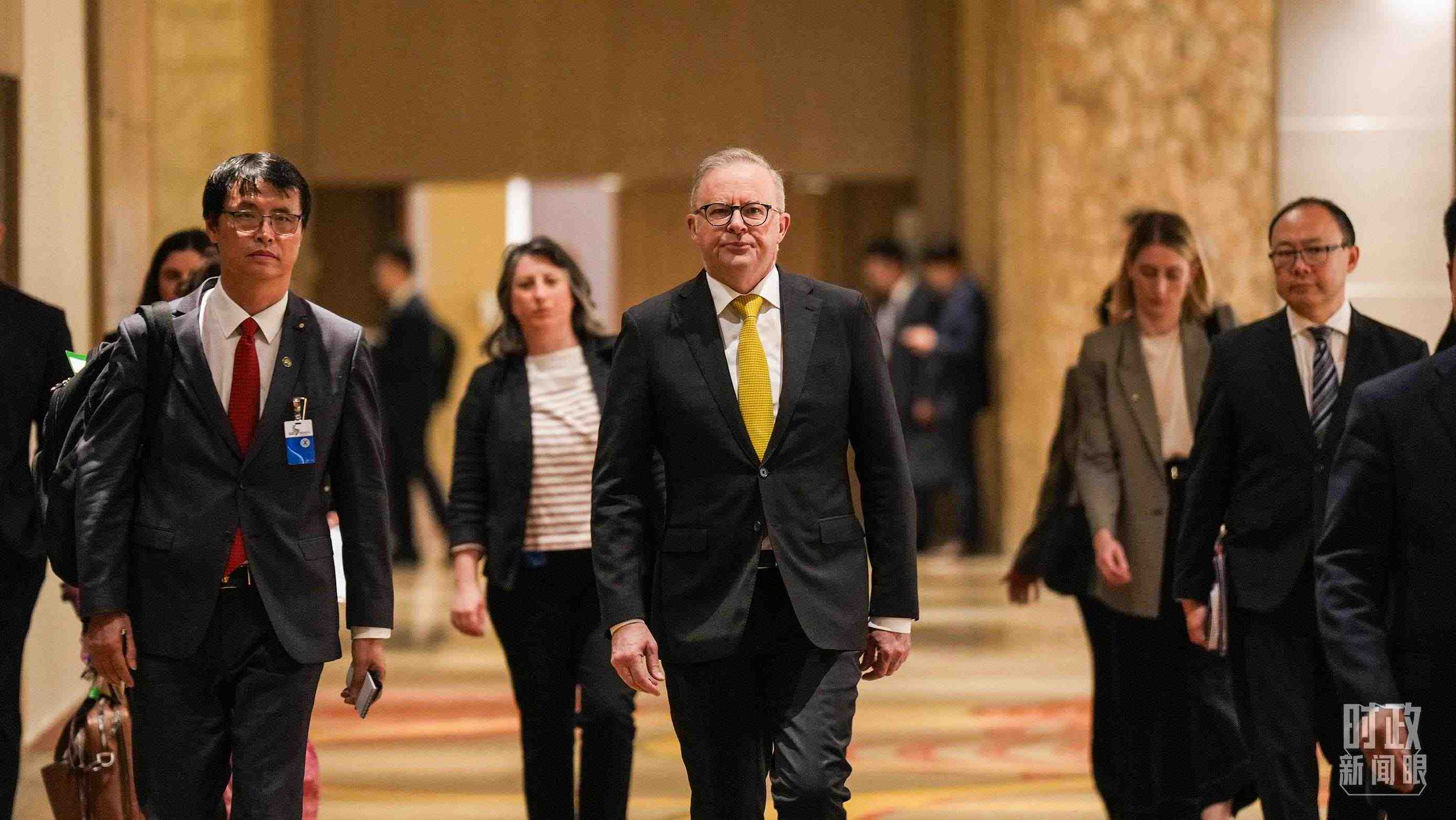 △澳大利亞總理阿爾巴尼斯抵達(dá)會(huì)見現(xiàn)場(chǎng)。（總臺(tái)記者李晉拍攝）