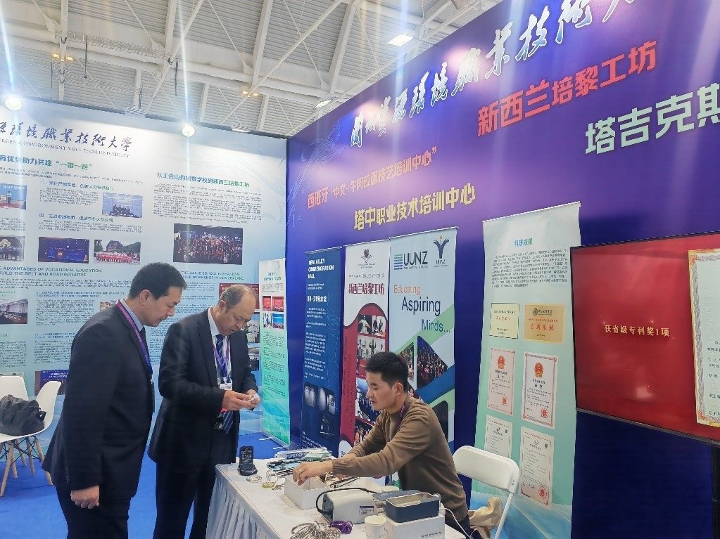 展臺(tái)現(xiàn)場(chǎng)。蘭州資源環(huán)境職業(yè)技術(shù)大學(xué)供圖