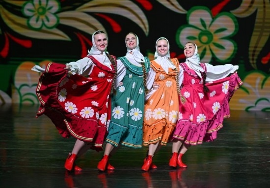 6月22日，2024-2025“中俄文化年”海南島歡樂節(jié)俄羅斯藝術(shù)團(tuán)體巡演在海口市舉行。新華社記者郭程攝