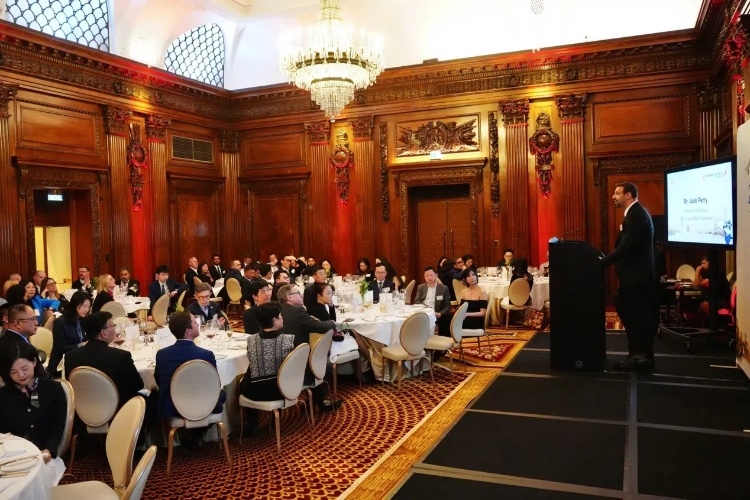 中英各界代表歡聚一堂展望2025新航程。吳若鳴攝