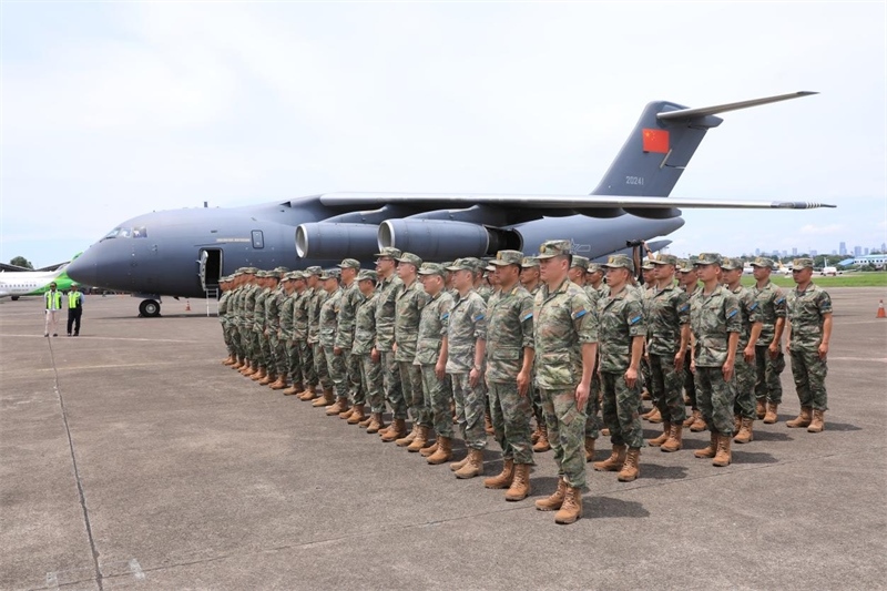 中方參演部隊搭乘運—20運輸機飛抵印尼國民軍空軍哈利姆機場。 龔勝祥攝