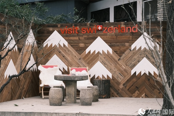 瑞士小木屋一隅，靜謐中散發(fā)出阿爾卑斯的冬日溫情。人民網(wǎng) 實(shí)習(xí)生黃睿攝