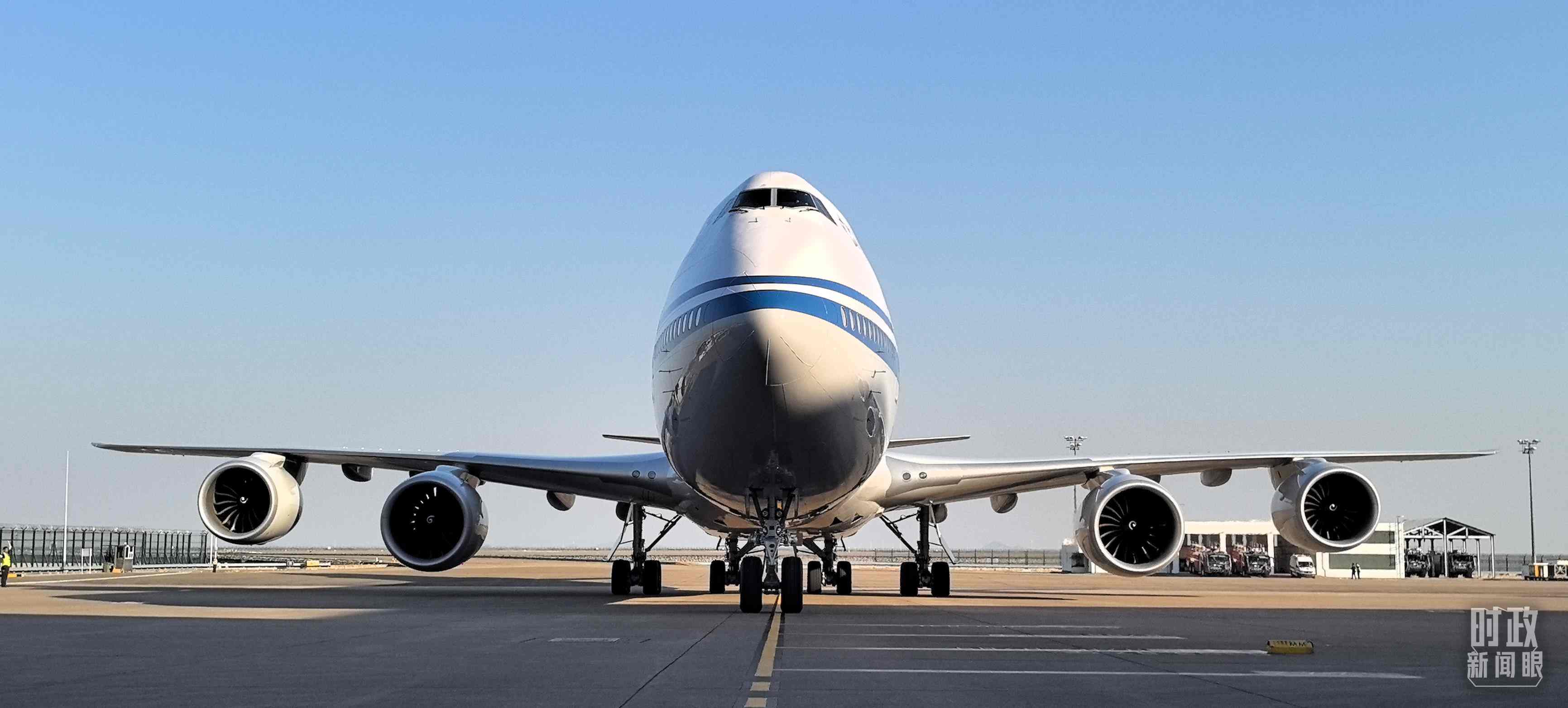 △習(xí)主席專機(jī)抵達(dá)澳門國際機(jī)場。（總臺央視記者王子杭拍攝）