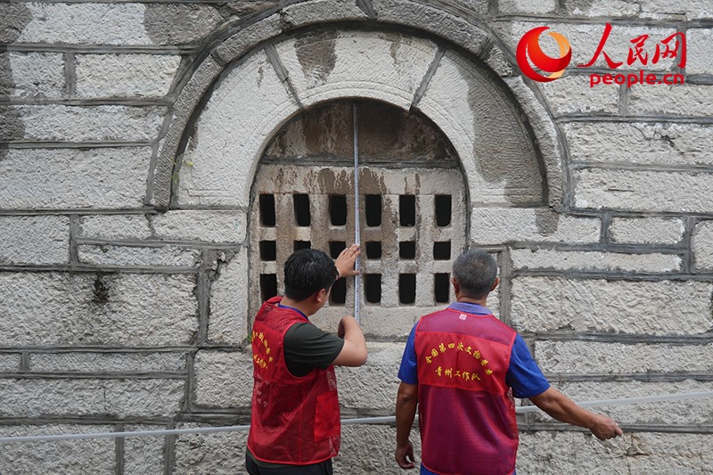 9月14日，山東青州，文物普查隊員正在實地調查。人民網記者 韋衍行攝