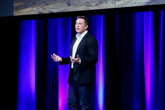  2017年9月29日，在澳大利亞阿德萊德，美國(guó)企業(yè)家埃隆·馬斯克在第68屆國(guó)際宇航大會(huì)閉幕式前做主旨演講。新華社發(fā)（閆寒?dāng)z）