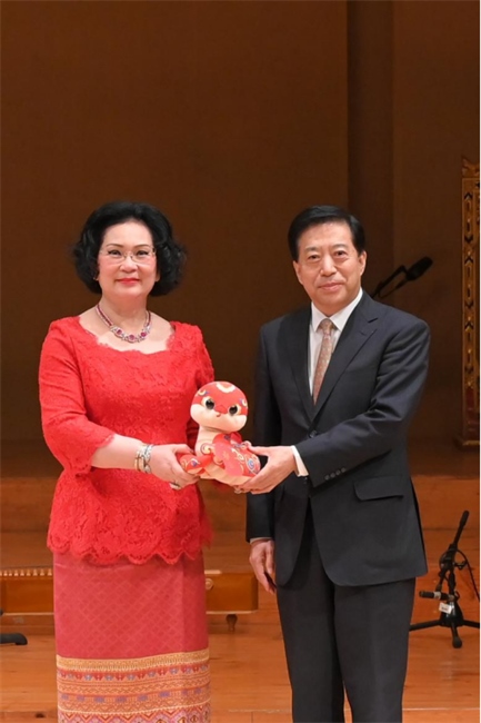 中國駐泰國大使韓志強與國際奧委會委員、泰國愛樂樂團董事會主席坤仁帕塔瑪共同出席音樂會。主辦方供圖