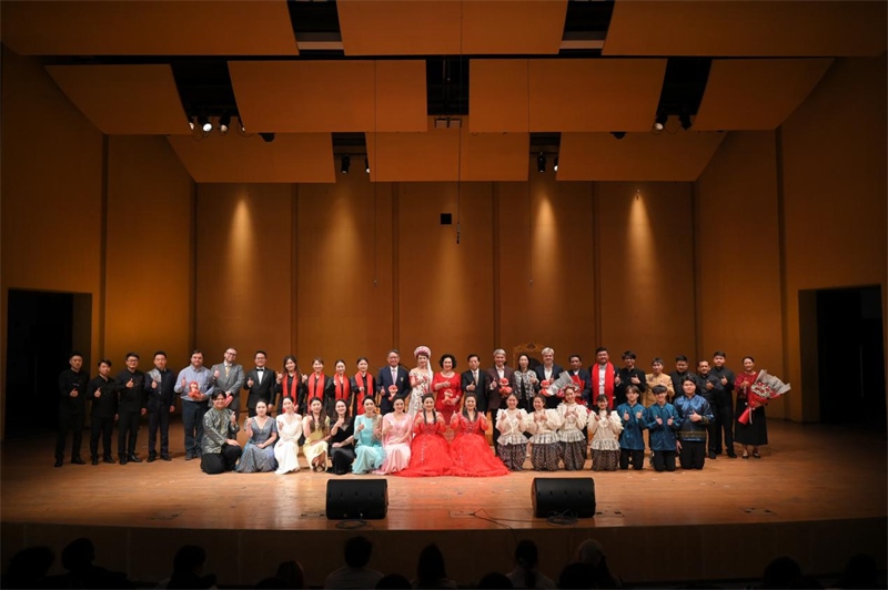 音樂會嘉賓與表演者集體合影。活動主辦方供圖