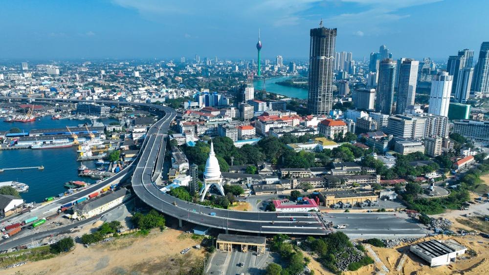 這是2025年1月13日拍攝的斯里蘭卡科倫坡風(fēng)光（無人機(jī)照片）。新華社發(fā)