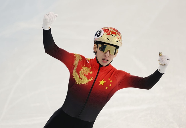 2月8日，林孝埈慶祝奪冠。新華社記者 黃偉 攝