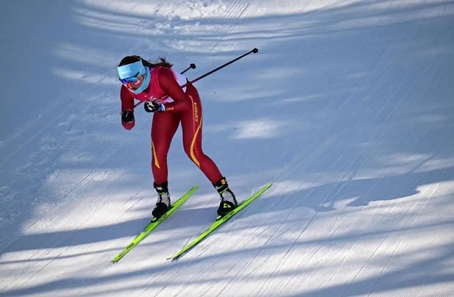 2月9日，中國隊選手巴亞尼·加林在比賽中。新華社記者 張龍攝