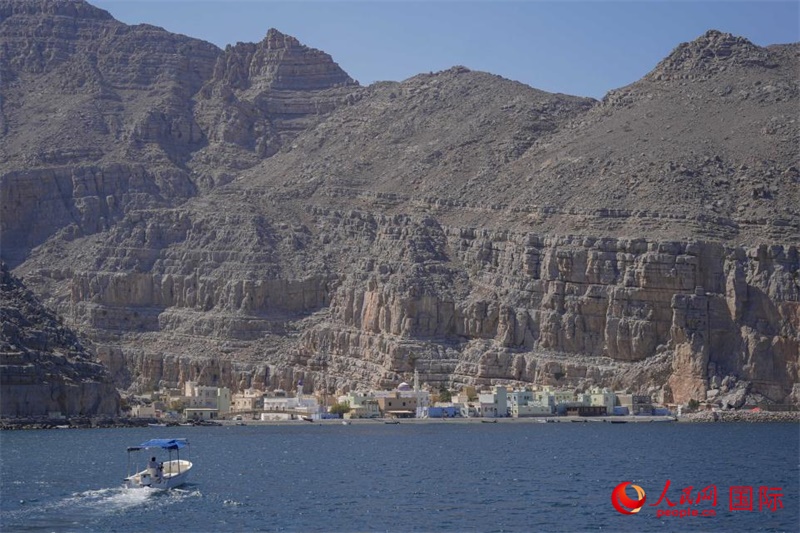 遠(yuǎn)眺庫(kù)姆扎爾村。人民網(wǎng) 塔里克·易卜拉欣攝