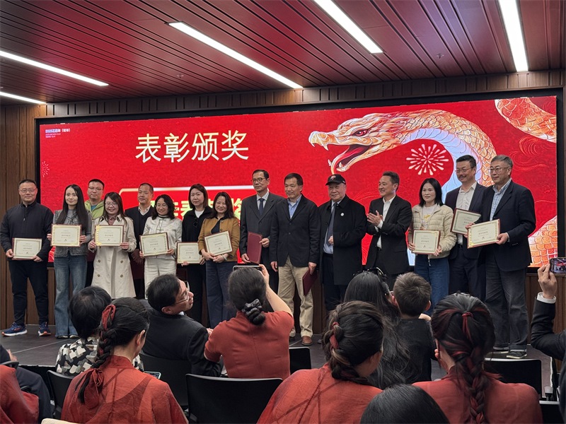 年會(huì)表彰優(yōu)秀中資企業(yè)。主辦方提供