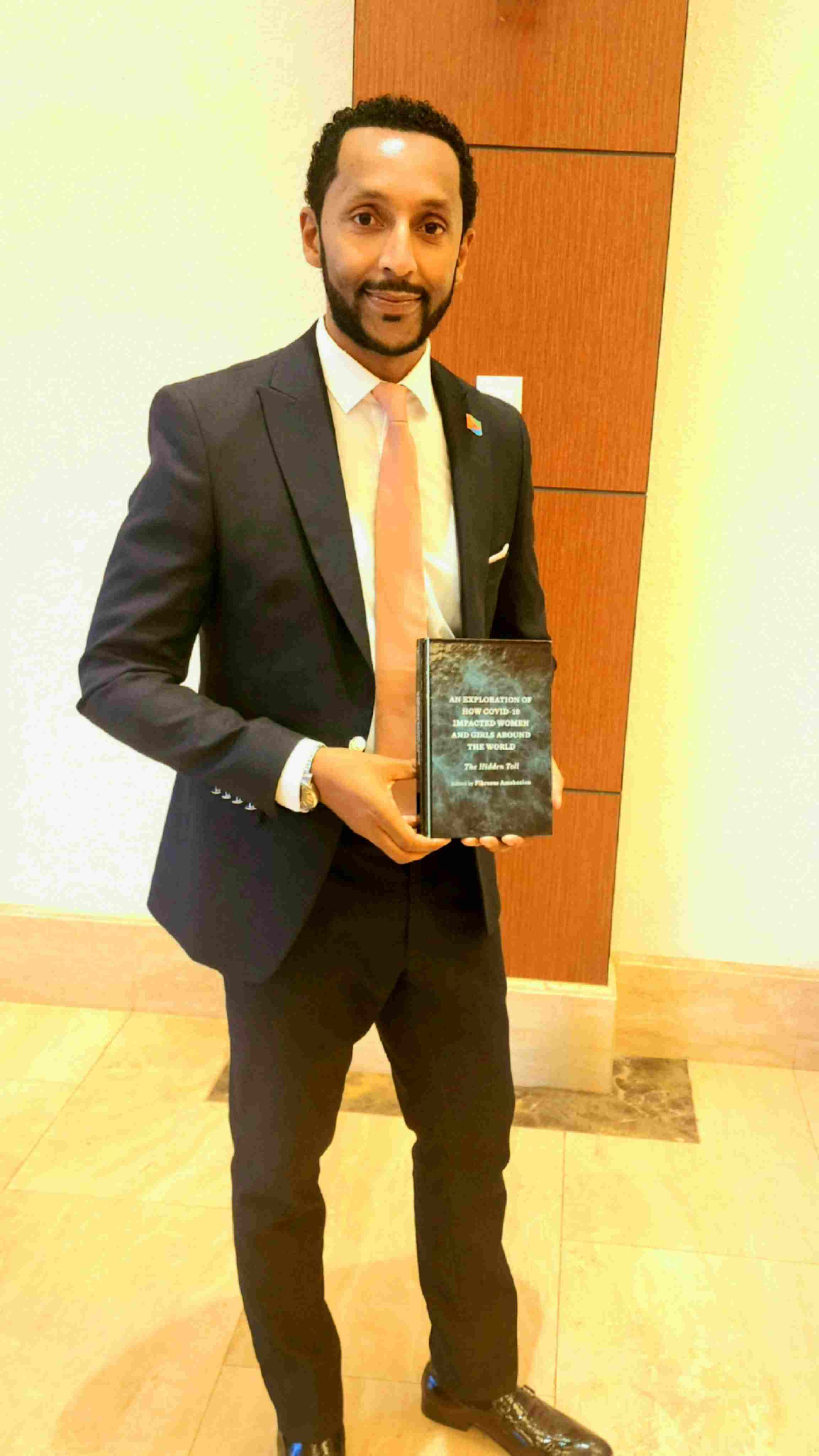 厄立特里亞戰(zhàn)略研究中心研究員、知名作家學(xué)者菲克雷耶蘇斯。圖片由受訪者提供