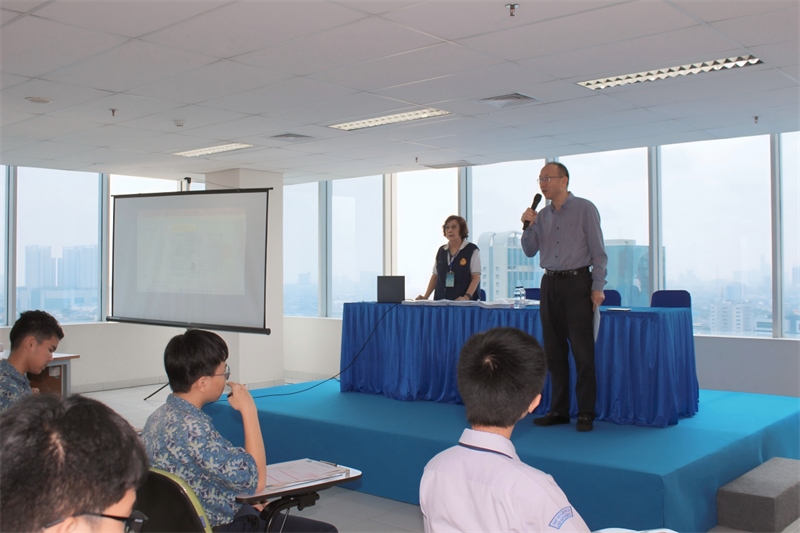 王思平參贊考前致辭。印尼雅加達華文教育協(xié)調(diào)機構(gòu)供圖