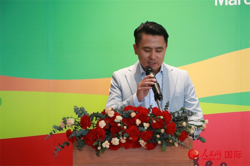 泰國(guó)華人青年商會(huì)會(huì)長(zhǎng)刁刻佳發(fā)表講話。朱瀟逸攝