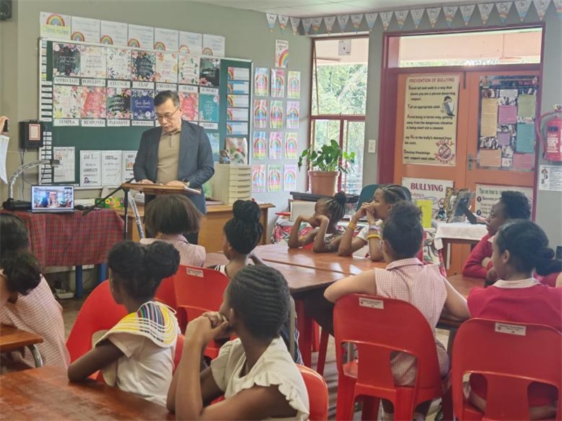 中國文化中心孔子課堂外方院長陸志雷博士發(fā)言。