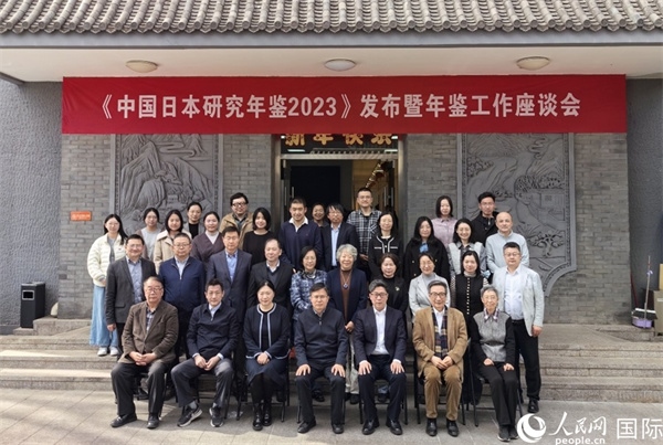 部分與會嘉賓合影留念。人民網(wǎng)記者 陳建軍攝