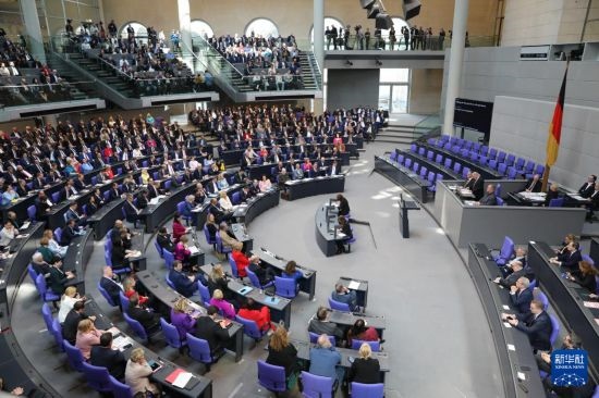 3月25日，在德國柏林，新一屆德國聯(lián)邦議院成立并召開首次全體會議。新華社記者 杜哲宇 攝