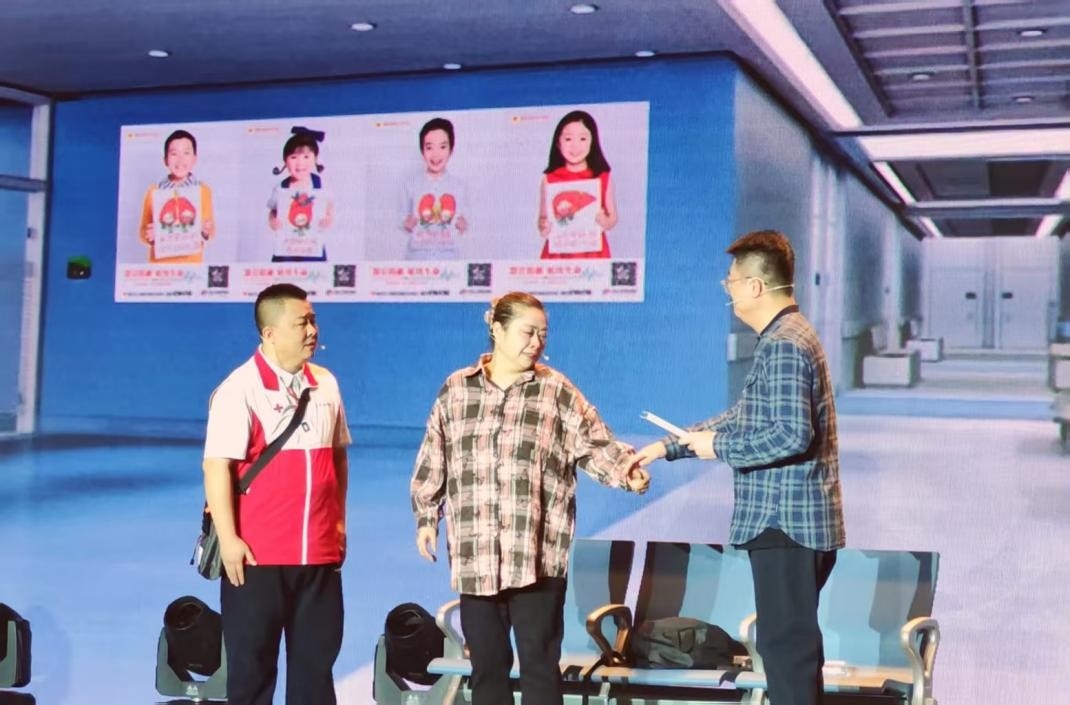 現(xiàn)場(chǎng)表演了由真實(shí)故事改編的情景劇。人民網(wǎng)記者 王子鋒攝