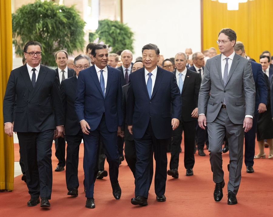 △3月28日上午，國家主席習近平在北京人民大會堂會見國際工商界代表。